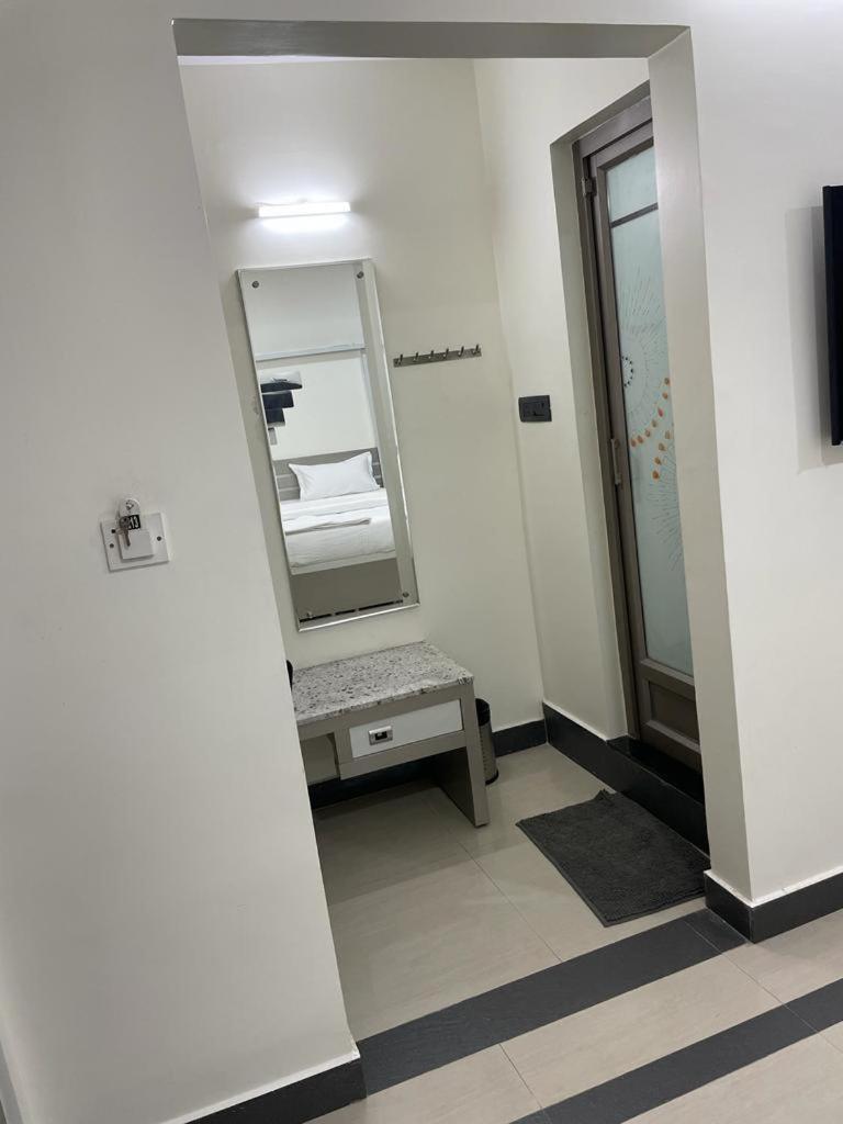 Sr Hotel Anakāpalle Esterno foto